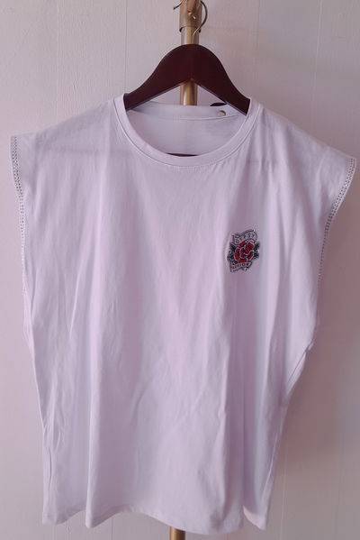 Musculosa algodón c/stras  y c/aplique flor