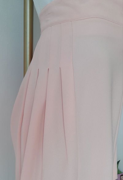 Short crep c/pinzas laterales