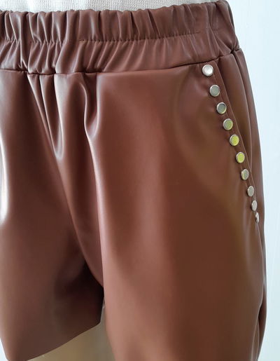 Short engomado C/tachas