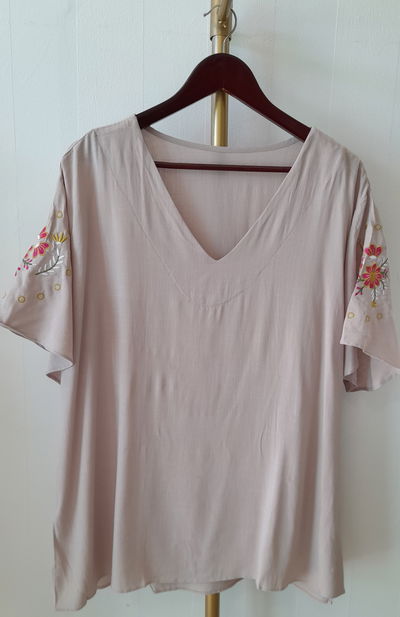 Blusa lino bordada en manga
