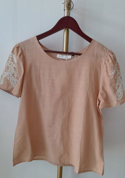 Blusa lino c/bordado en manga