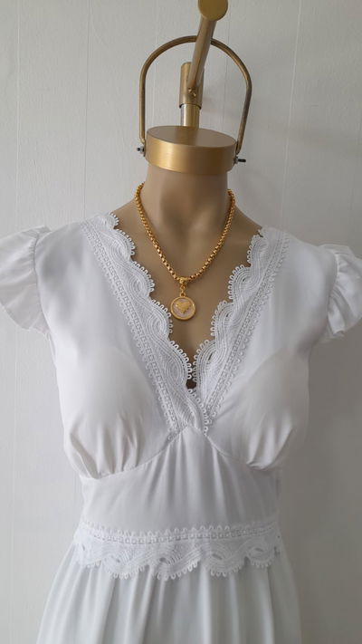 Vestido c/puntilla y bolados