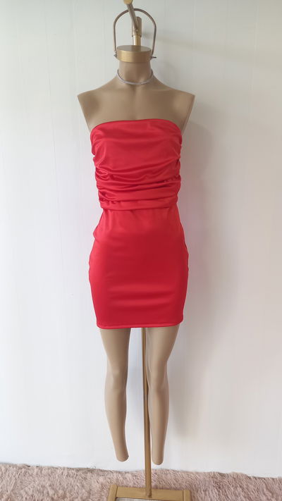 Vestido dama rojo con frunce raso