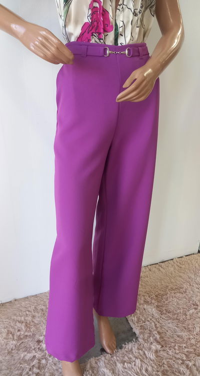 Calza dama color magenta de vestir con cinto