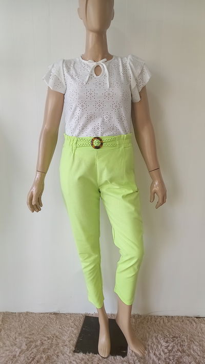 Pantalon lino verde con hebilla en cintura