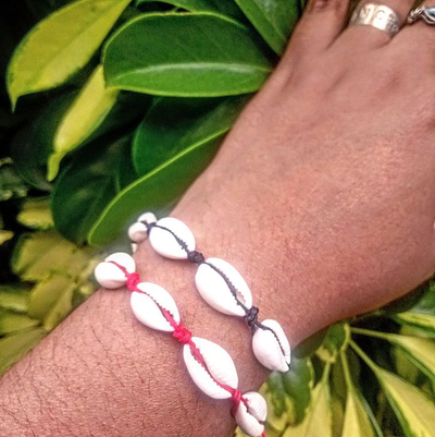 Pulsera/tobillera de caracoles con hilo 