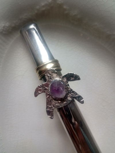 Bombilla tortuga con piedra amatista