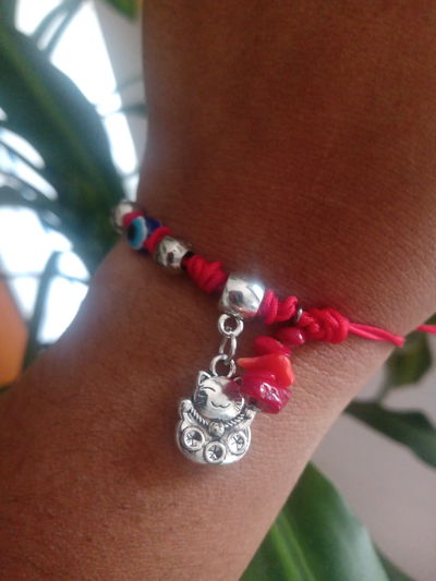 Pulsera amuleto gatito neko con ojo turco azul y coral 2.0