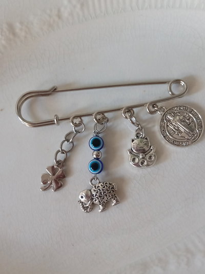 Prendedor amuleto protección  con ojos turco azul 