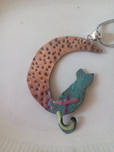 Collar gatito en la luna