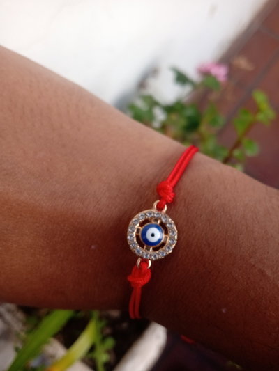 Pulsera ojo turco azul stras hilo rojo 