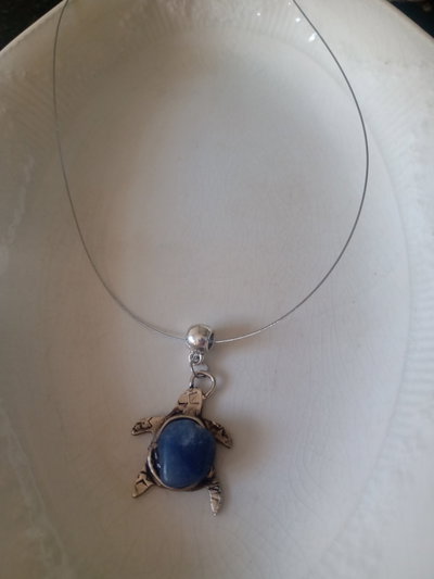 Collar tortuguita  cuarzo azul