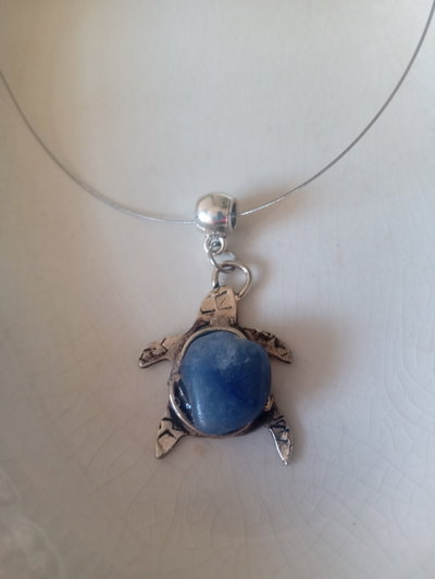 Collar tortuguita  cuarzo azul