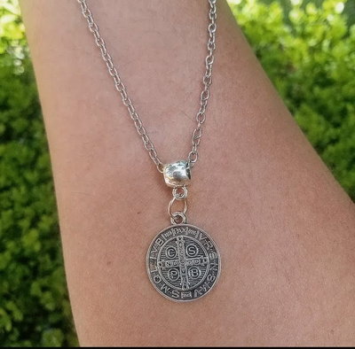 Collar  san Benito 