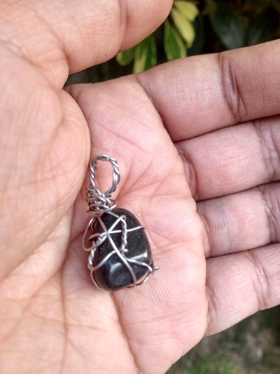 Dije obsidiana chica