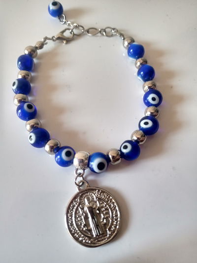 Pulsera san Benito con ojos turcos azul