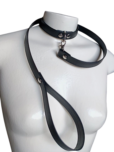 choker con correa de ecocuero