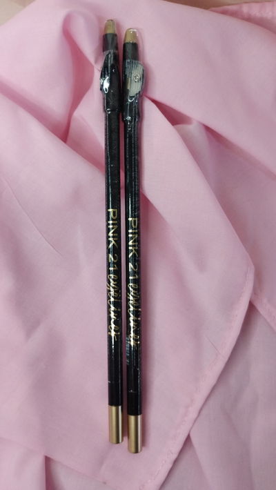 Delineador en lápiz negro Pink 21