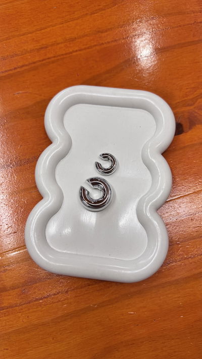 Par de earcuff plateados 