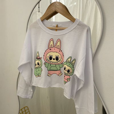 Crop top manga larga Labubu