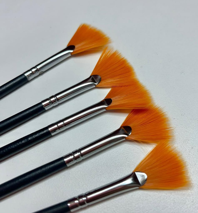 pincel facial mango negro