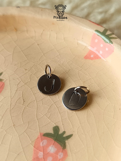 2 DIJES: MEDALLAS CON INICIAL PERSONALIZADA