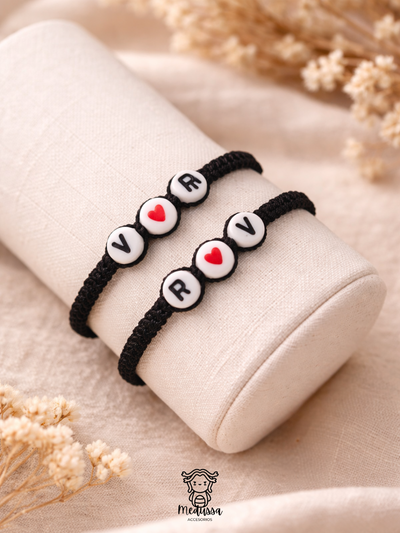 PULSERA ARTESANAL CON DOBLE INICIAL (1 PULSERA)