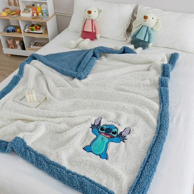Manta Corderito Doble Con Bordado de STITCH - PIÑATA