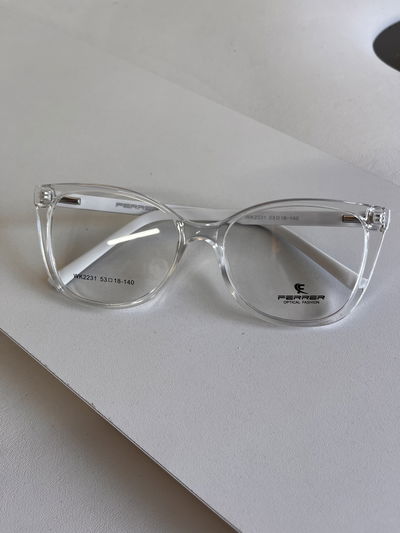 Armazón Ferrer transparente patillas de goma 
