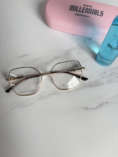 armazon agniesa marrón 