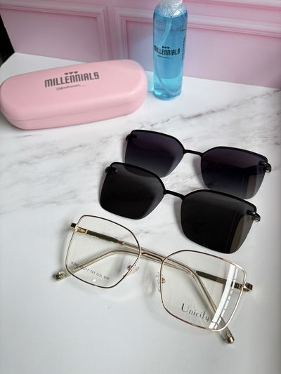 Clip on dos placas brillos kalani dorado