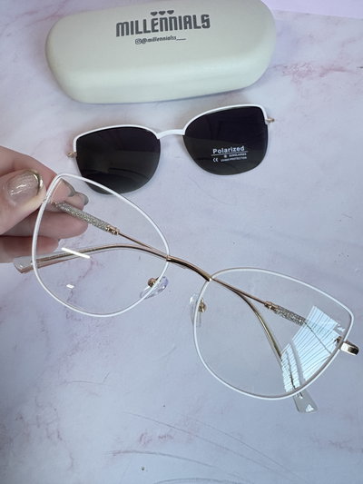Clip on char blanco