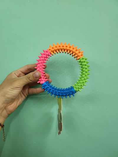 Juguete anillo con pinches