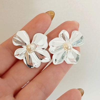 Aros flor perla blanco 