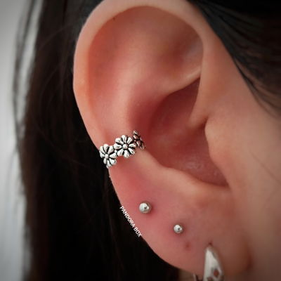 Ear cuff flores