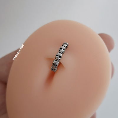 Piercing omb. Vertical calaveras