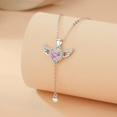 Collar corazón rosa con alas de angel 