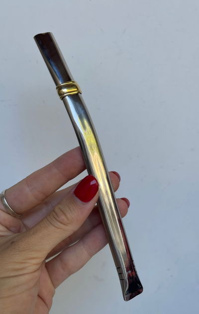 Bombilla chata de acero