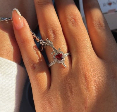 Anillo y Pulsera: Daga y Corazon