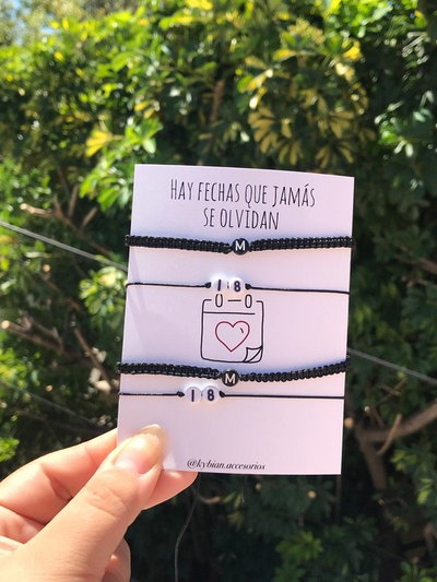 Pulseras:Iniciales y fecha