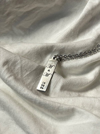 Collar Grabado: Iniciales y Fecha