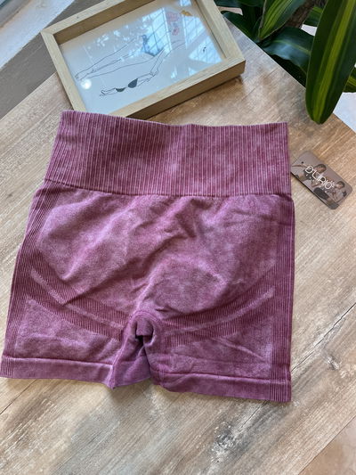 SHORT LEVANTA COLA BORDO