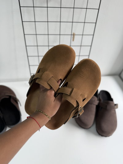 Zuecos Toto tostados