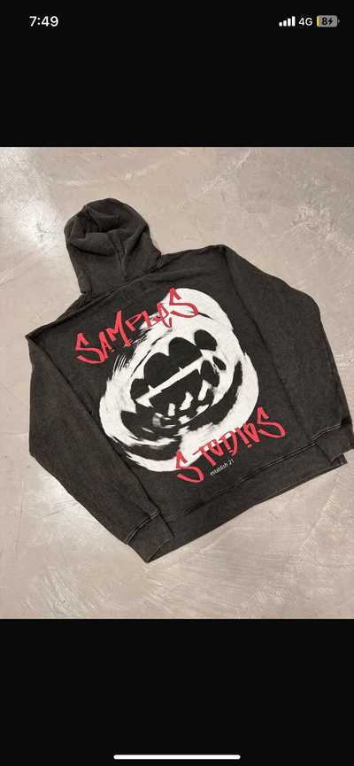 Hoodie mouth 