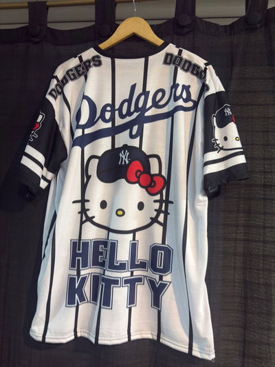 Remeron talle 6 hello kitty rayas negras