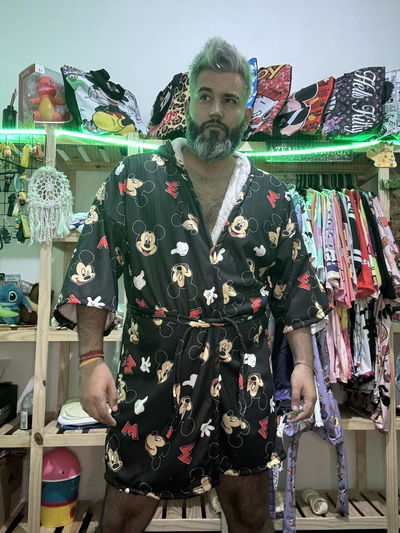 Bata mickey oscura abarca hasta el talle 56