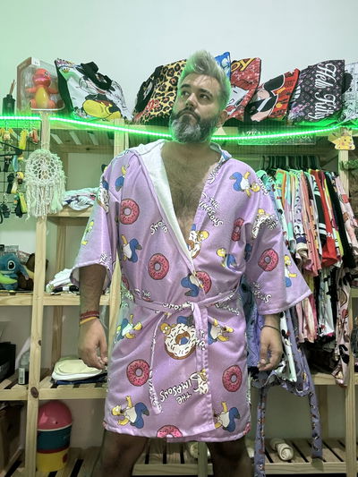 Bata homero violeta abarca hasta el talle 56