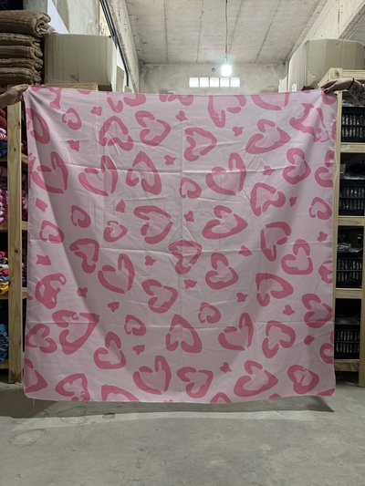 Maxitoallon corazones rosas