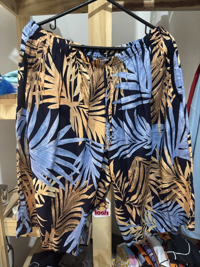 Short azul y amarillo talle 10