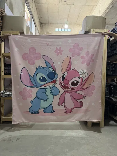 Maxitoallon Stitch y angel sonriendo